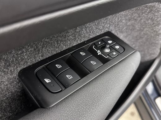Volvo  XC40 T4 Recharge Inscription | 19" | Leder | Trekhaak | Stoel/Stuurverwarming | Adaptieve Cruise | BLI... ActivLease financial lease