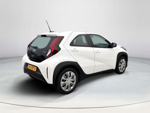 Toyota Aygo X Hybrid 115 play ActivLease financial lease