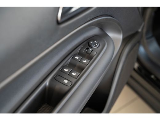 Jeep Avenger Black Edition 54 kWh | Tot 8 Jaar Garantie | Lederen bekleding | Schuif-Kanteldak | Camera | Stoe... ActivLease financial lease