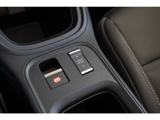 Jeep Avenger Black Edition 54 kWh | Tot 8 Jaar Garantie | Lederen bekleding | Schuif-Kanteldak | Camera | Stoe... ActivLease financial lease