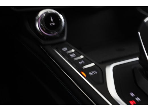 Lynk & Co 01 1.5 zwarte hemel! ActivLease financial lease