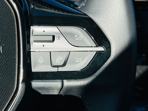 Peugeot 308 1.2 Hybrid 145 e-DCS6 Allure SUPER UITSTRALING! | Carplay | 17 Inch Velg | Adaptive Cruise Contro... ActivLease financial lease