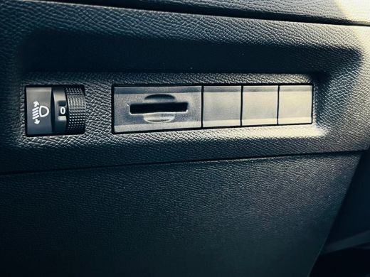 Peugeot 308 1.2 Hybrid 145 e-DCS6 Allure SUPER UITSTRALING! | Carplay | 17 Inch Velg | Adaptive Cruise Contro... ActivLease financial lease