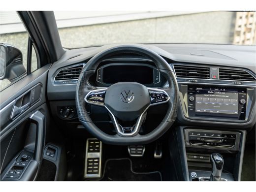 Volkswagen Tiguan 1.4 TSI eHybrid R-Line Business+ Pano / Trekhaak / Black / ActivLease financial lease