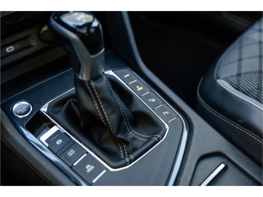 Volkswagen Tiguan 1.4 TSI eHybrid R-Line Business+ Pano / Trekhaak / Black / ActivLease financial lease