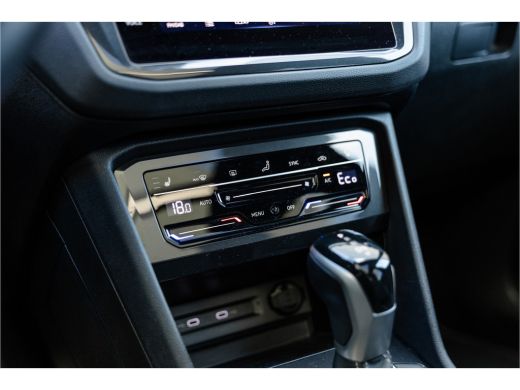 Volkswagen Tiguan 1.4 TSI eHybrid R-Line Business+ Pano / Trekhaak / Black / ActivLease financial lease