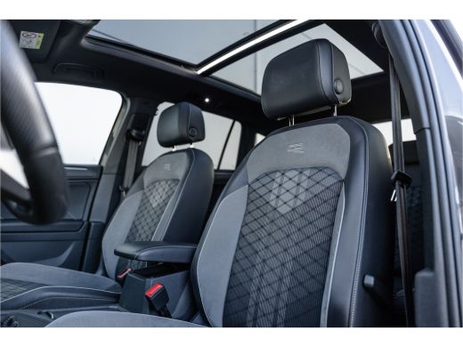Volkswagen Tiguan 1.4 TSI eHybrid R-Line Business+ Pano / Trekhaak / Black / ActivLease financial lease