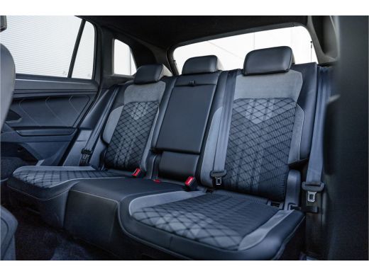Volkswagen Tiguan 1.4 TSI eHybrid R-Line Business+ Pano / Trekhaak / Black / ActivLease financial lease