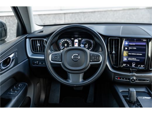 Volvo  XC60 2.0 Recharge T6 AWD Panorama / Stoelverwarming / Camera / ActivLease financial lease