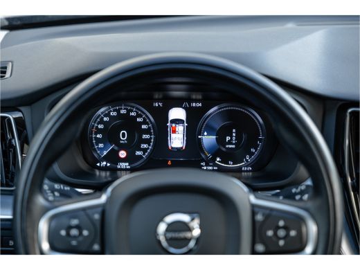 Volvo  XC60 2.0 Recharge T6 AWD Panorama / Stoelverwarming / Camera / ActivLease financial lease