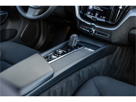 Volvo  XC60 2.0 Recharge T6 AWD Panorama / Stoelverwarming / Camera / ActivLease financial lease