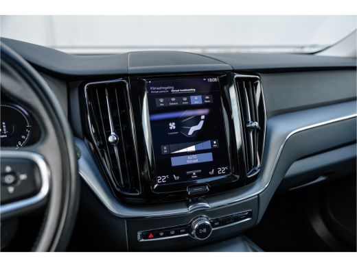 Volvo  XC60 2.0 Recharge T6 AWD Panorama / Stoelverwarming / Camera / ActivLease financial lease