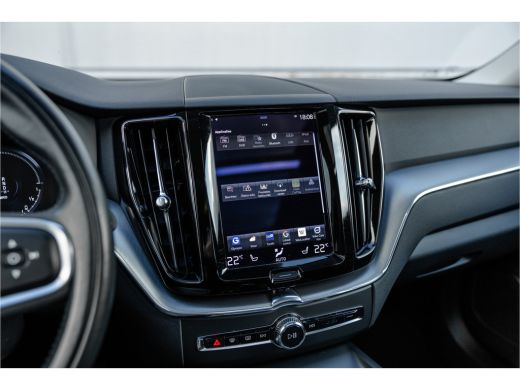 Volvo  XC60 2.0 Recharge T6 AWD Panorama / Stoelverwarming / Camera / ActivLease financial lease