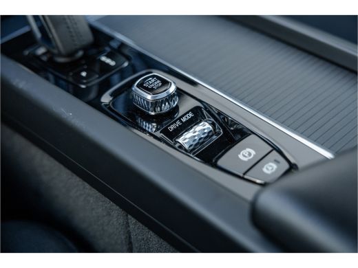 Volvo  XC60 2.0 Recharge T6 AWD Panorama / Stoelverwarming / Camera / ActivLease financial lease