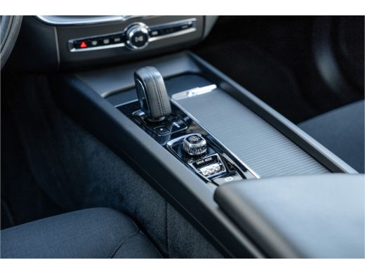 Volvo  XC60 2.0 Recharge T6 AWD Panorama / Stoelverwarming / Camera / ActivLease financial lease