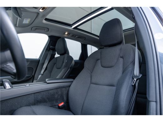 Volvo  XC60 2.0 Recharge T6 AWD Panorama / Stoelverwarming / Camera / ActivLease financial lease