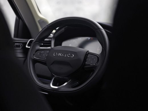 Lynk & Co 01 1.5 Black Pack 262Pk (SOH 93,5%, PANORAMADAK, APPLE CARPLAY, INFINITY AUDIO, SFEERVERLICHTING, ME... ActivLease financial lease