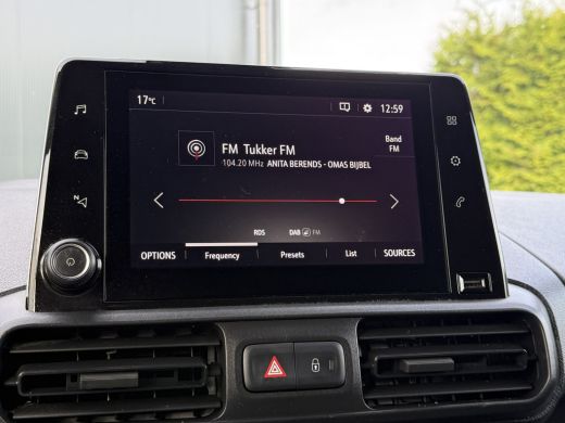 Opel Combo 1.5D 102 PK / L1H1 / 1e EIG. / TREKHAAK / BOTT INRICHTING / CAMERA / CARPLAY / AIRCO ActivLease financial lease