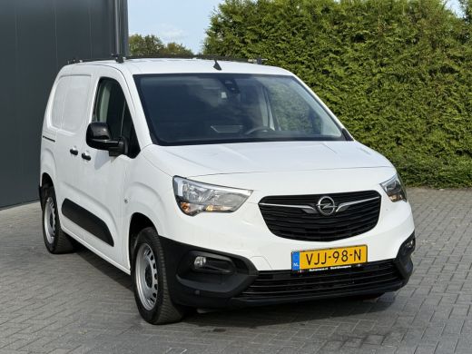 Opel Combo 1.5D 102 PK / L1H1 / 1e EIG. / TREKHAAK / BOTT INRICHTING / CAMERA / CARPLAY / AIRCO ActivLease financial lease