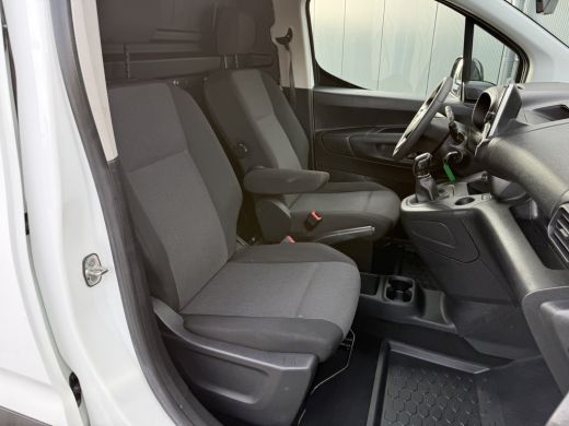 Opel Combo 1.5D 102 PK / L1H1 / 1e EIG. / TREKHAAK / BOTT INRICHTING / CAMERA / CARPLAY / AIRCO ActivLease financial lease