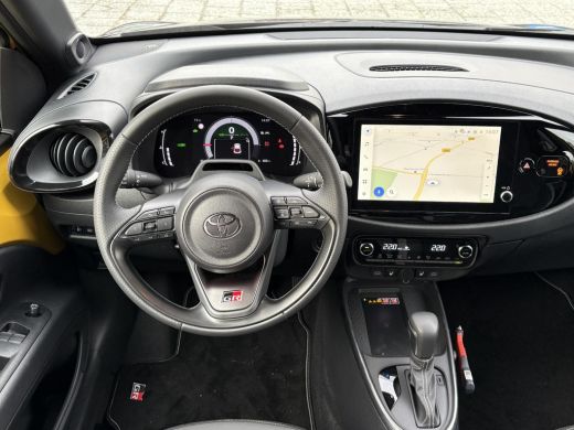 Toyota Aygo X Hybrid 115 GR Sport **/HYBRIDE/ KEYLESS/ STOELVERWARMING/ ADAPTIEF CRUISE CONTROL/ GARANTIE** ActivLease financial lease