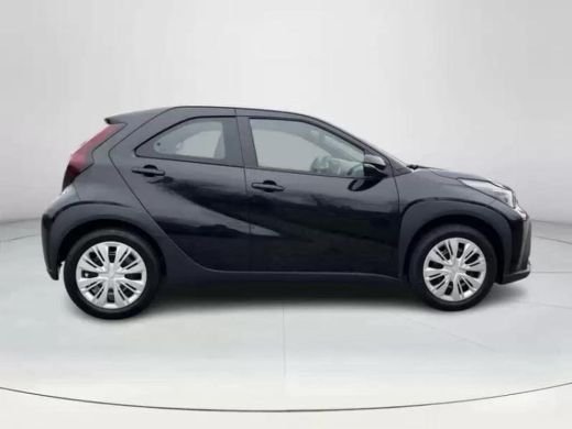 Toyota Aygo X Hybrid 115 play **/HYBRIDE/ AUTOMAAT/ SNEL LEVERBAAR** ActivLease financial lease