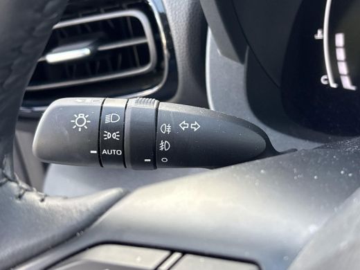 Toyota Yaris 1.5 Hybrid 115 Dynamic **DODEHOEK DETECTIE/ STOEL EN STUURVERWARMING/ KEYLESS** ActivLease financial lease