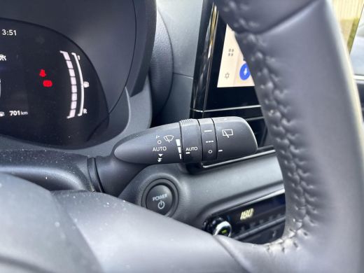 Toyota Yaris 1.5 Hybrid 115 Dynamic **DODEHOEK DETECTIE/ STOEL EN STUURVERWARMING/ KEYLESS** ActivLease financial lease