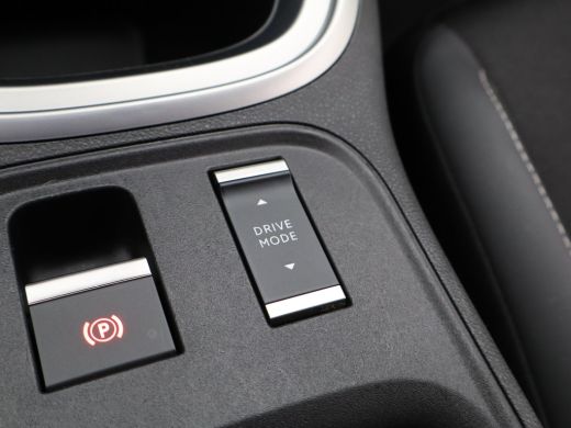 Jeep Avenger 1.2 e-Hybrid Summit | Automaat | Carplay | Camera | Adaptieve cruise | Navi | Clima | 18" LMV | ActivLease financial lease