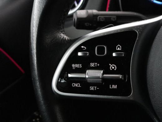 Mercedes-Benz GLB | Half leder | Stoelverwarming | Cruise control | Trekhaak | Camera | Park assist | Sfeerverlicht... ActivLease financial lease