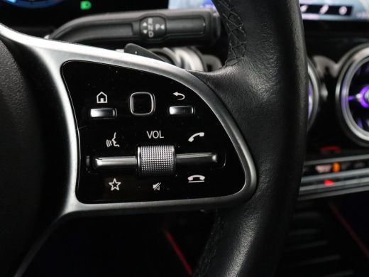 Mercedes-Benz GLB | Half leder | Stoelverwarming | Cruise control | Trekhaak | Camera | Park assist | Sfeerverlicht... ActivLease financial lease