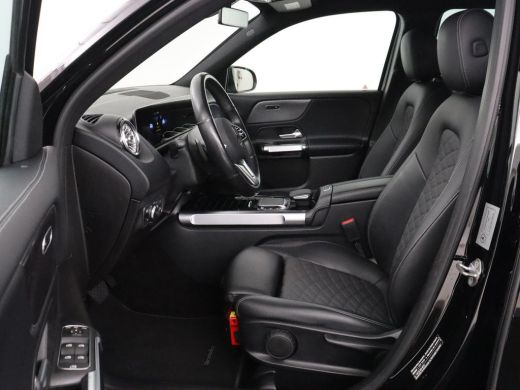 Mercedes-Benz GLB | Half leder | Stoelverwarming | Cruise control | Trekhaak | Camera | Park assist | Sfeerverlicht... ActivLease financial lease