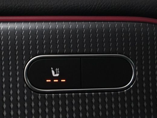 Mercedes-Benz GLB | Half leder | Stoelverwarming | Cruise control | Trekhaak | Camera | Park assist | Sfeerverlicht... ActivLease financial lease