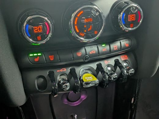 Mini Electric Yours 33 kWh | NL-AUTO! | 1E EIGENAAR! | SOH 98%! | PANODAK | CAMERA | STOELVERWARMING | CRUISE |... ActivLease financial lease