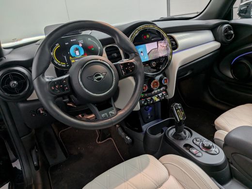 Mini Electric Yours 33 kWh | Pano | SOH 100% | Leder | Stoelverwarming | HUD ActivLease financial lease