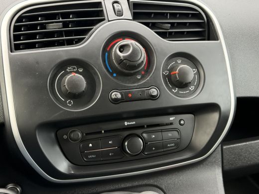 Renault Kangoo 1.5 dCi / L1H1 / 1e EIG. / AIRCO / CRUISE / NAVI / TREKHAAK / DAKDRAGERS ActivLease financial lease