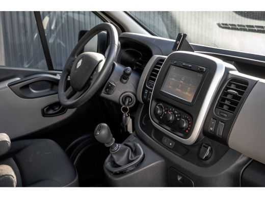 Renault Trafic 1.6 dCi 95 L1H1 | Cruise | Navi | Airco | Trekhaak | Imperiaal ActivLease financial lease