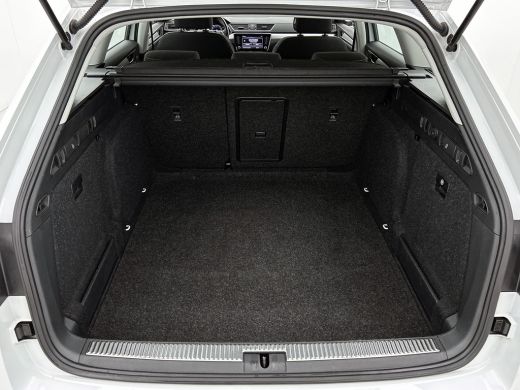 Skoda Superb Combi 1.5 TSI 150PK Automaat Business Edition / Trekhaak / Navigatie / Airco-ecc./ Pdc./ Radio-mu... ActivLease financial lease