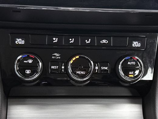 Skoda Superb Combi 1.5 TSI 150PK Automaat Business Edition / Trekhaak / Navigatie / Airco-ecc./ Pdc./ Radio-mu... ActivLease financial lease