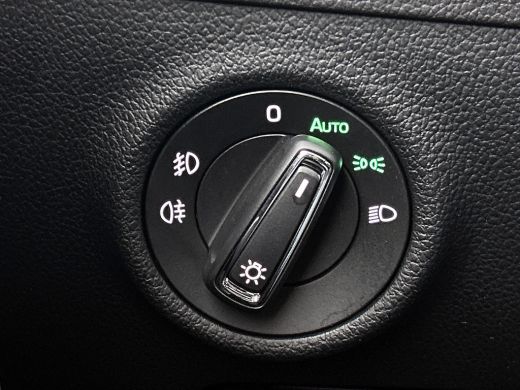 Skoda Superb Combi 1.5 TSI 150PK Automaat Business Edition / Trekhaak / Navigatie / Airco-ecc./ Pdc./ Radio-mu... ActivLease financial lease