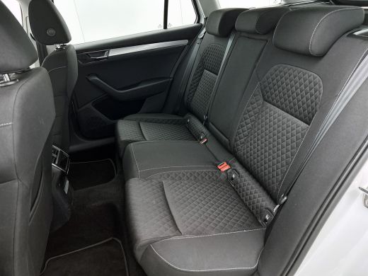 Skoda Superb Combi 1.5 TSI 150PK Automaat Business Edition / Trekhaak / Navigatie / Airco-ecc./ Pdc./ Radio-mu... ActivLease financial lease