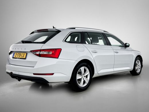 Skoda Superb Combi 1.5 TSI 150PK Automaat Business Edition / Trekhaak / Navigatie / Airco-ecc./ Pdc./ Radio-mu... ActivLease financial lease