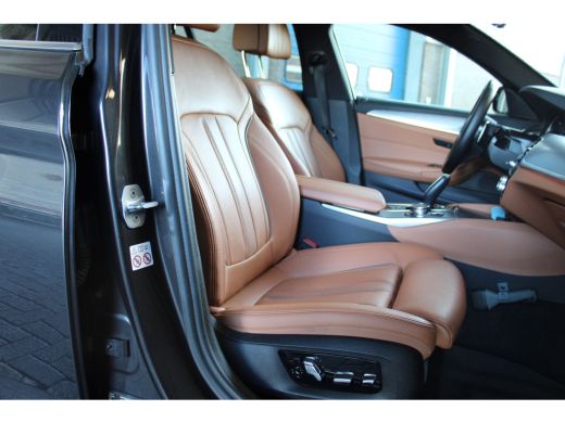 BMW 5 Serie Touring 520i High Executive M-SPORT PANO LEER NAVI LED ORG NL 121000KM!!! ActivLease financial lease