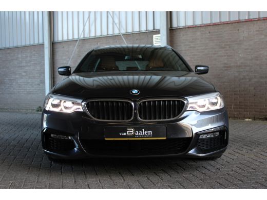 BMW 5 Serie Touring 520i High Executive M-SPORT PANO LEER NAVI LED ORG NL 121000KM!!! ActivLease financial lease