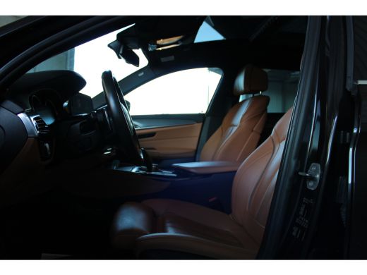 BMW 5 Serie Touring 520i High Executive M-SPORT PANO LEER NAVI LED ORG NL 121000KM!!! ActivLease financial lease