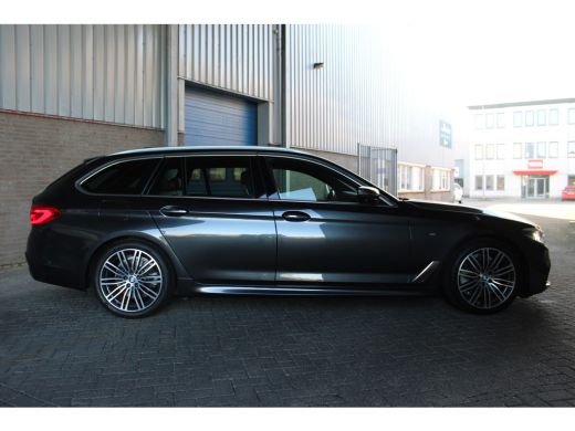 BMW 5 Serie Touring 520i High Executive M-SPORT PANO LEER NAVI LED ORG NL 121000KM!!! ActivLease financial lease