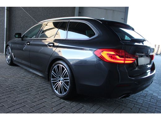 BMW 5 Serie Touring 520i High Executive M-SPORT PANO LEER NAVI LED ORG NL 121000KM!!! ActivLease financial lease