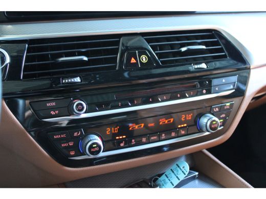 BMW 5 Serie Touring 520i High Executive M-SPORT PANO LEER NAVI LED ORG NL 121000KM!!! ActivLease financial lease