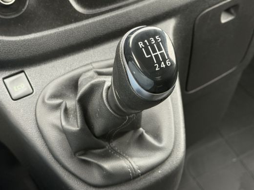 Renault Trafic 2.0 dCi 120 PK / L2H1 / 2x SCHUIFDEUR / INRICHTING / TREKHAAK / 1e EIG. / LED / CRUISE / AIRCO / ... ActivLease financial lease