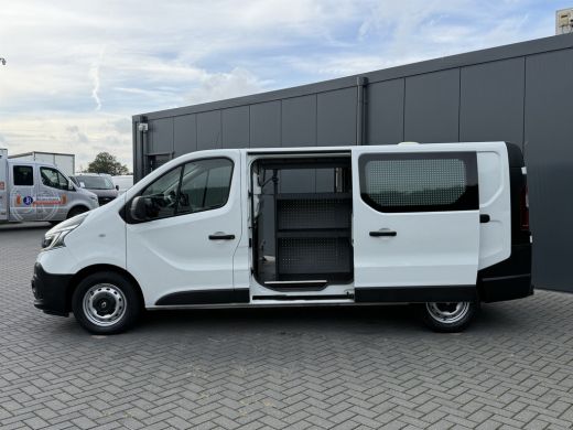Renault Trafic 2.0 dCi 120 PK / L2H1 / 2x SCHUIFDEUR / INRICHTING / TREKHAAK / 1e EIG. / LED / CRUISE / AIRCO / ... ActivLease financial lease